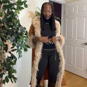 __theloveshegives profile picture