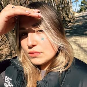 aroundwitholiwia profile picture