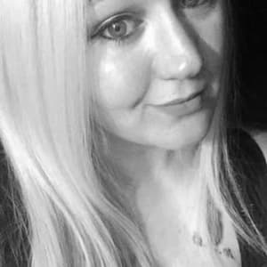 bookgirlbrown_reviews profile picture