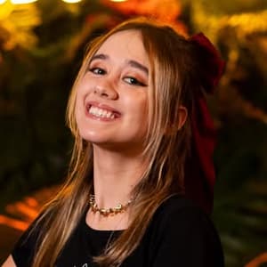 laraleal11 profile picture