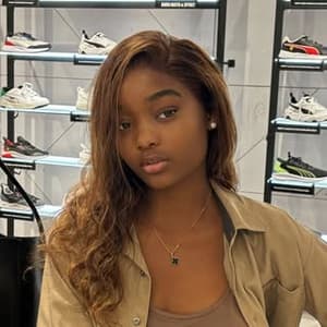 lili_.fefeeeeeofficiel profile picture