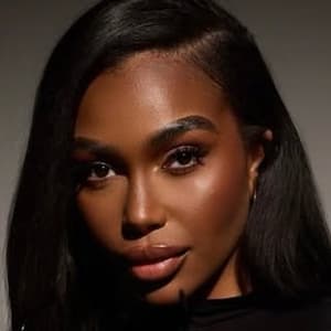 mya.curvz profile picture